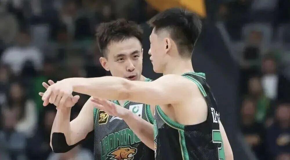 ESPN记者:湖人队内部人士暗示詹姆斯父子可能一起转投新球队