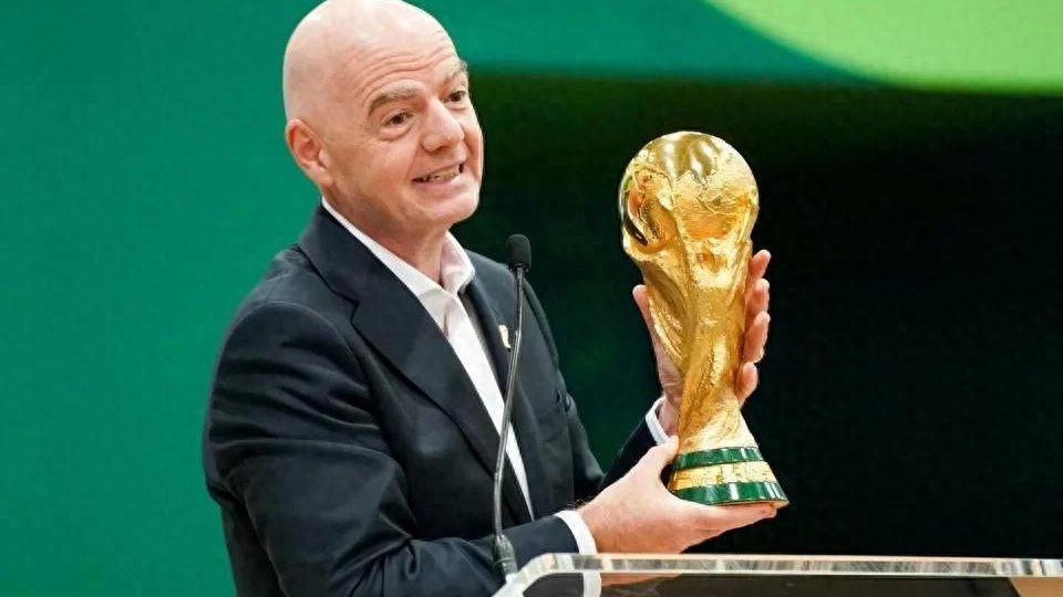 伍德时隔近16年再度出战世界杯,是两次出场间隔第二长的球员
